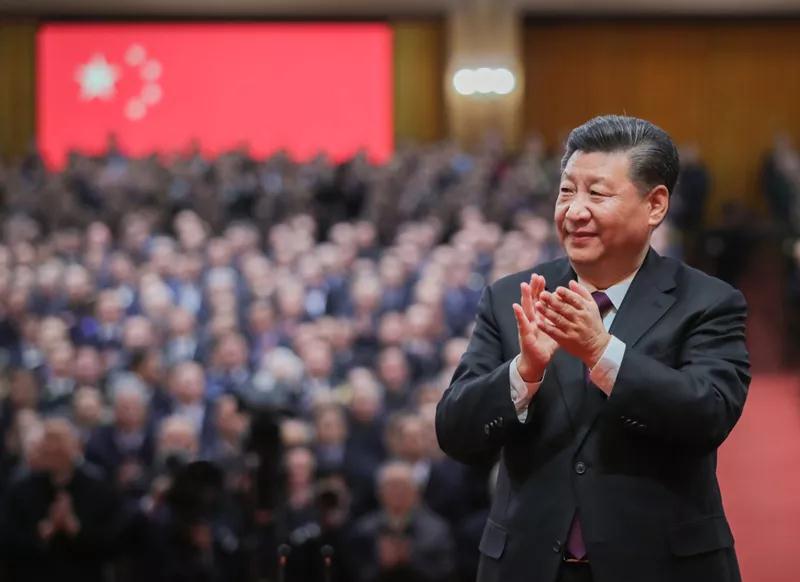 新闻联播新主持人亮相，荧屏换新颜引关注